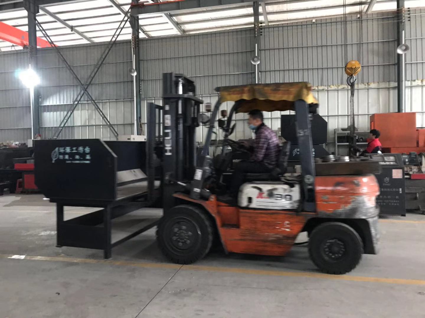 感謝泉州市聰勤機(jī)械制造有限公司惠購(gòu)三工位工作臺(tái)（含圍邊）