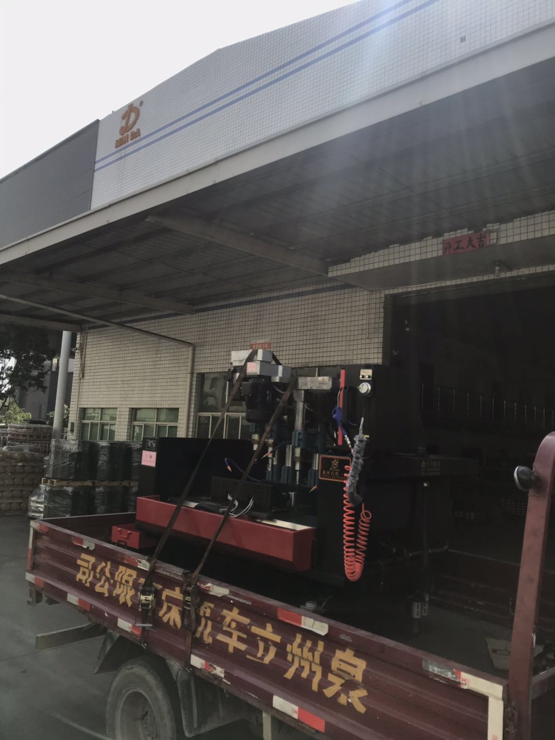 感謝泉州市閩達(dá)機械制造有限公司惠購四軸數(shù)控兩鉆一攻機側(cè)蓋加油孔