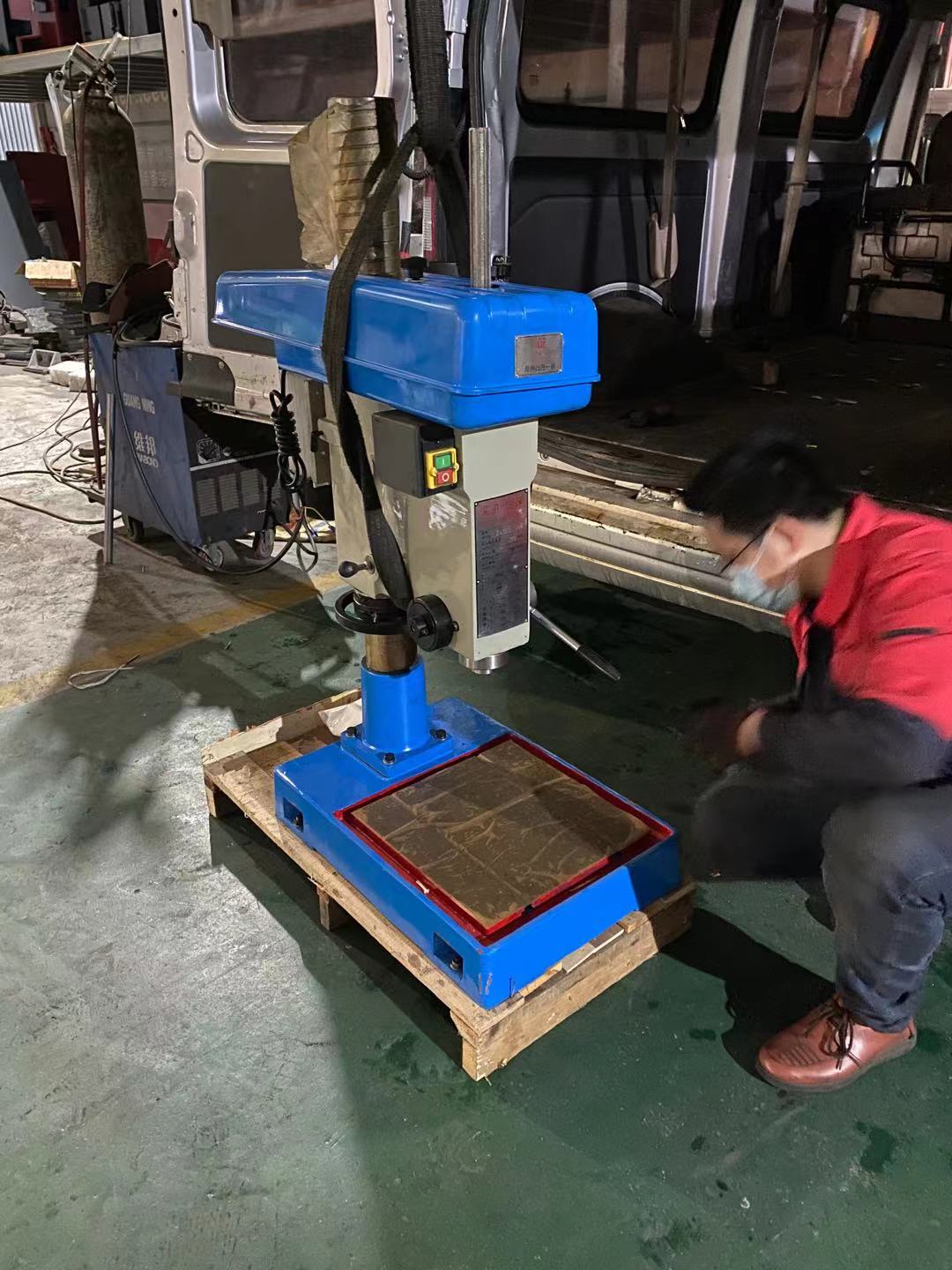感謝泉州**模具有限公司惠購(gòu)手動(dòng)深孔鉆300深